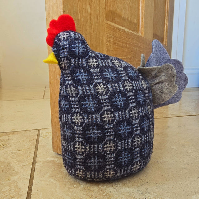 Featured image for “Teils Doorstop Hen”